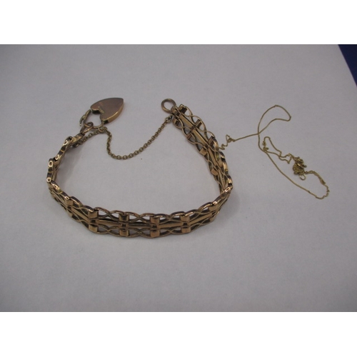 64 - A vintage 9ct yellow gold gate bracelet, with working clasp and safety chain, and a broken 9ct gold ... 