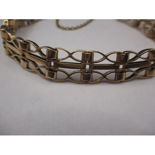 64 - A vintage 9ct yellow gold gate bracelet, with working clasp and safety chain, and a broken 9ct gold ... 