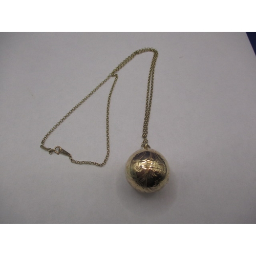 68 - A vintage 9ct gold necklace with gold orb pendant, approx. weight 8.8g approx. linear length of chai... 