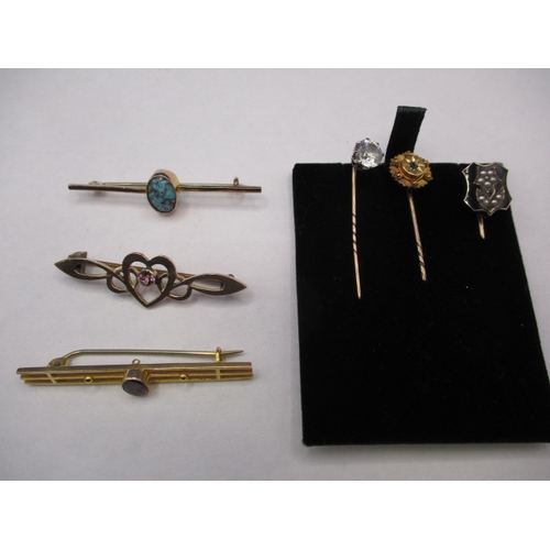 70 - A parcel of gold and yellow metal brooches and stick pins, various ages, all in used condition, appr... 