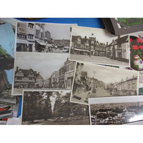 3 - A large quantity of antique and later postcards, to include local topographical examples and numerou... 