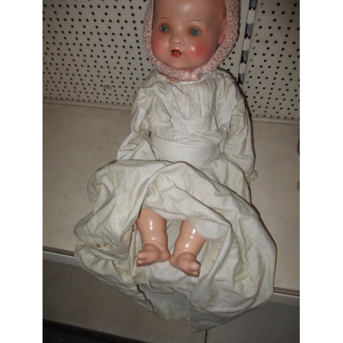 26 - 2 Early 20th century dolls, one with a missing leg, both with use-related marks, but no observed cra... 