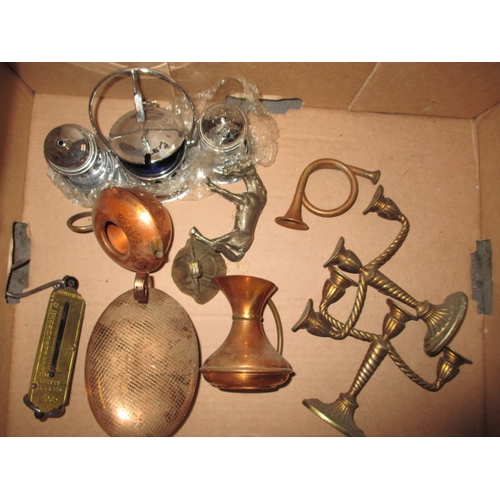 27 - A parcel of miscellanea to include horse brasses and powder compacts, all in used condition