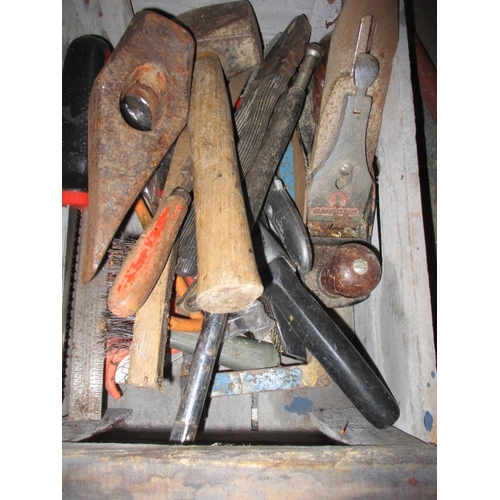 39 - A parcel of vintage tools, to include drill bits sockets and gardening tools, all in good condition ... 