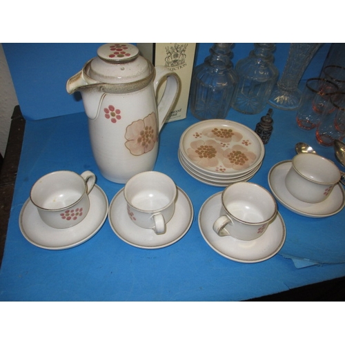 57 - A parcel of general clearance items, to include a pair of antique decanters, a 1960s lemonade set an... 