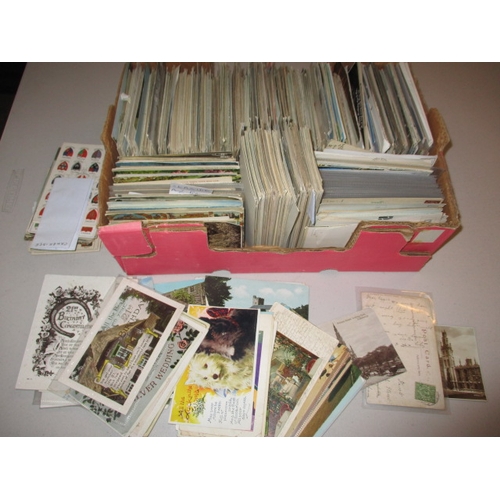 A very large quantity of vintage postcards, all in used condition