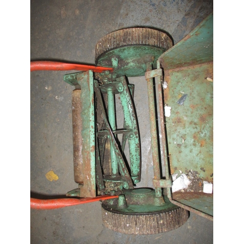 101 - A vintage Suffolk Viceroy MKII push lawnmower, in working order with general use-related marks