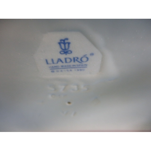 107 - A parcel of vintage Lladro porcelain figures, all in good condition with no observed damage  or rest... 