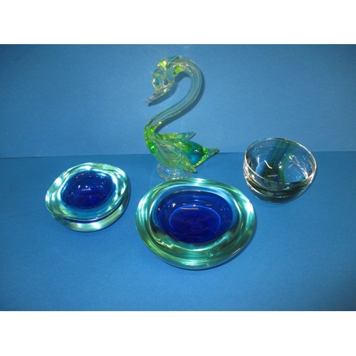 109 - 4 pieces of studio glass, to include a uranium glass swan, all in good pre-owned condition with no o... 