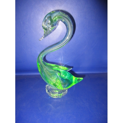 109 - 4 pieces of studio glass, to include a uranium glass swan, all in good pre-owned condition with no o... 