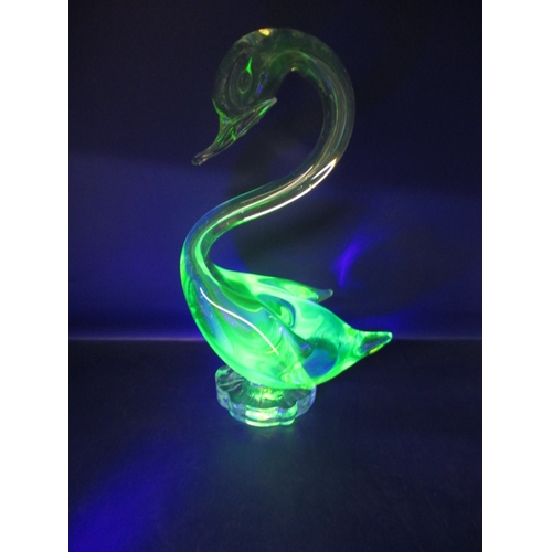 109 - 4 pieces of studio glass, to include a uranium glass swan, all in good pre-owned condition with no o... 