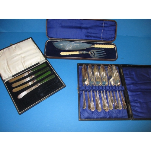 112 - A parcel of cutlery, to include a boxed cake server and fork, all in used condition