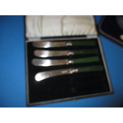 112 - A parcel of cutlery, to include a boxed cake server and fork, all in used condition