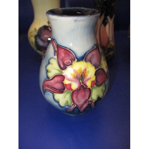 121 - 5 pieces of vintage Moorcroft pottery, various ages and sizes, approx. height of tallest 14cm, all i... 