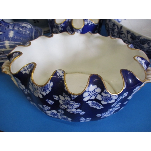 124 - A parcel of blue and white china items, to include a large Copeland meat platter, some items with mi... 