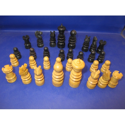 134 - A vintage box wood regency style chess set, in mahogany box and in good used condition