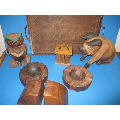 137 - A quantity of Treen items, to include a tray and bookends, all in used condition