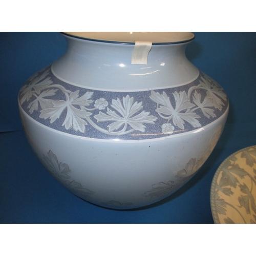 170 - A large Wedgwood vase and fruit dish, both in original boxes,