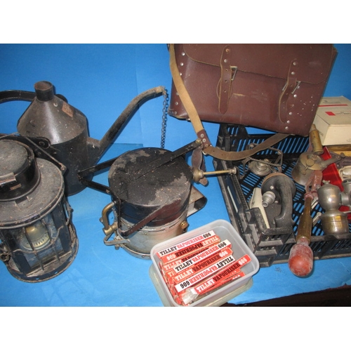 341 - A parcel of miscellanea to include lamps and lamp parts, all in pre-owned condition