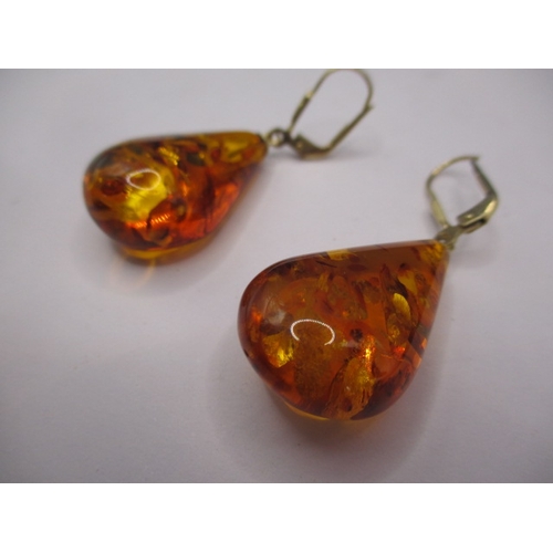 85 - A pair of 585 yellow gold and natural amber earrings, in good pre-owned condition