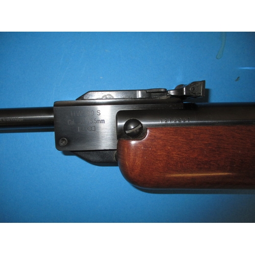 286 - A Weihrauch HW99S .22 break barrel air rifle with Simmoms 3-9x40 scope, in good working order with l... 