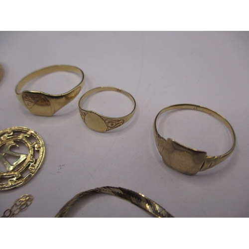 90 - A parcel of 9ct gold and yellow metal jewellery items, approx. parcel weight 29g, all in used condit... 