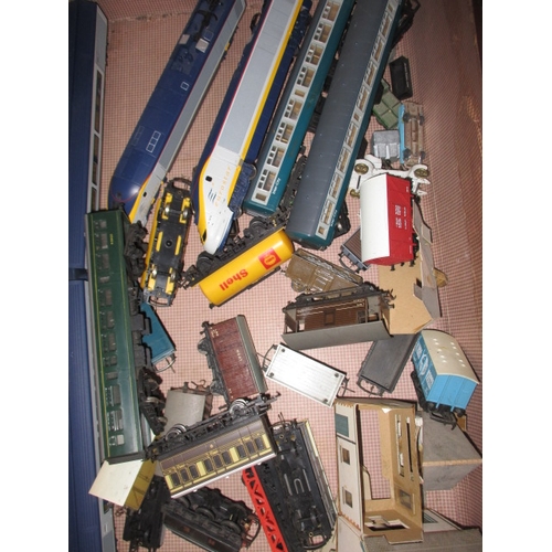 346 - A quantity of ‘00’ gauge model railway items, to include engines, rolling stock, track and buildings... 