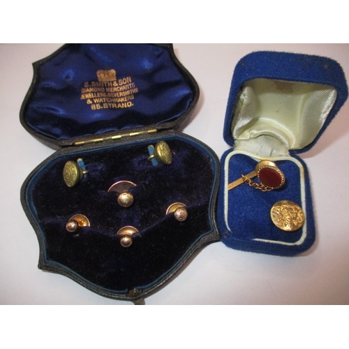 99 - Gold and yellow metal collar studs and tie pin, all in used condition, approx. weight of marked item... 