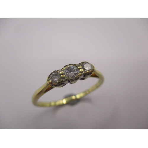 19 - A vintage 18ct yellow gold 3 stone diamond ring, approx. ring size ‘T’, approx. weight 2.7g, in good... 