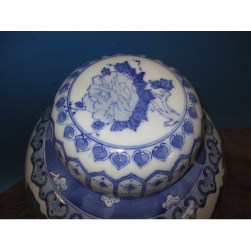 353 - A large oriental blue and white ceramic ginger jar and cover, approx. height 38cm in good pre-owned ... 