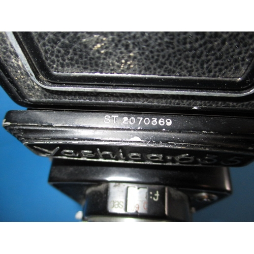 354 - A mid 20th century Yashica 635 camera, with additional telephoto lens, functions and has general use... 