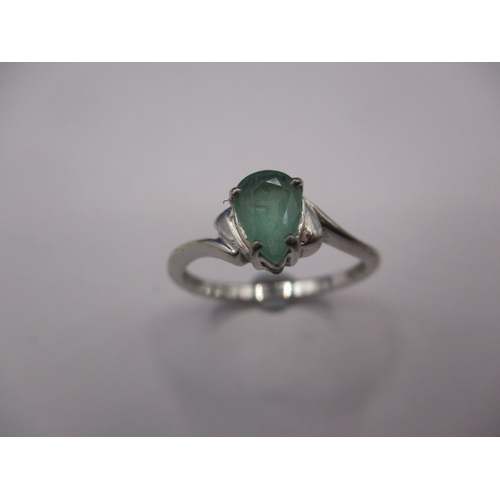 29 - A 9ct white gold and emerald ring, approx. ring size ‘N+’ approx. weight 2.2g, in good pre-owned con... 