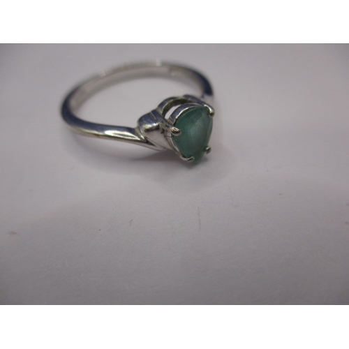 29 - A 9ct white gold and emerald ring, approx. ring size ‘N+’ approx. weight 2.2g, in good pre-owned con... 