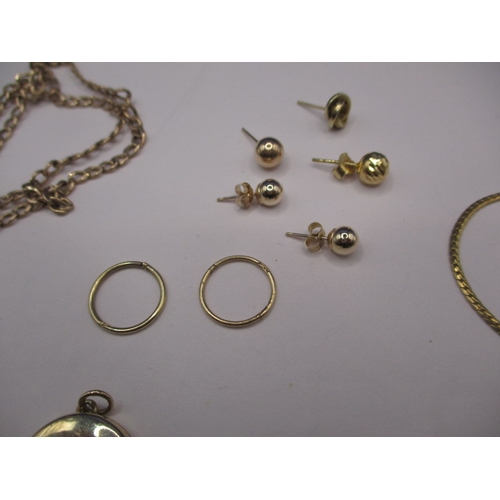 104 - A Parcel of 9ct gold jewellery items, approx. parcel weight 24.5g, all in used condition and sold as... 