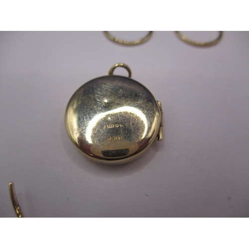 104 - A Parcel of 9ct gold jewellery items, approx. parcel weight 24.5g, all in used condition and sold as... 