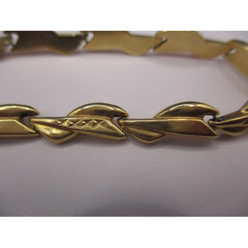 110 - A vintage yellow gold ankle bracelet marked 750, approx. weight 5.7g in good pre-owned condition wit... 