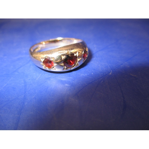 35 - A vintage yellow gold dress ring with 3 red stones, approx. ring size ‘Q+’, approx. weight 3.3g, in ... 