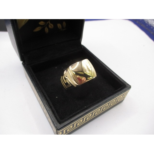 70 - A Versace 18ct yellow gold signet ring, approx. ring size ‘X’, approx. weight 16.6g, in pre-owned ne... 