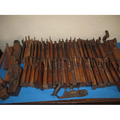 359 - A very large quantity of antique and later cabinet makers block and moulding planes, various makers,... 