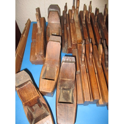 359 - A very large quantity of antique and later cabinet makers block and moulding planes, various makers,... 