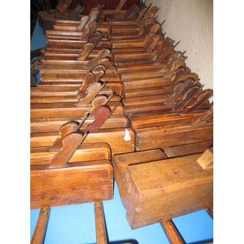 359 - A very large quantity of antique and later cabinet makers block and moulding planes, various makers,... 