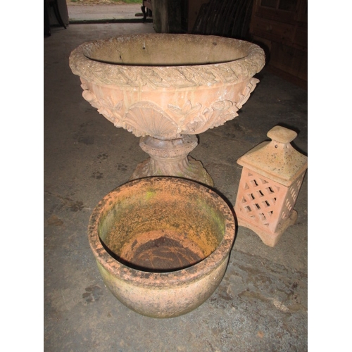 324 - A vintage terracotta garden urn, approx. diameter 55cm, in good used condition, and other garden pot... 