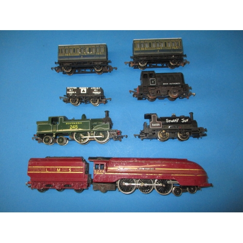 363 - A parcel of ‘00’ gauge model railway rolling stock to include 6244 King George VI loco and tender, a... 