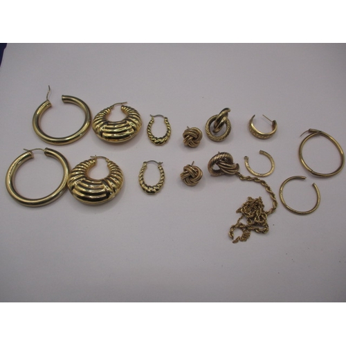 120 - A parcel of gold and yellow metal earrings, approx. parcel weight 31.9g most in pairs with some odd ... 