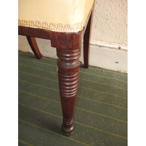 333 - A set of 4, 19th century mahogany dining chairs with carved and turned decoration, all in good useab... 