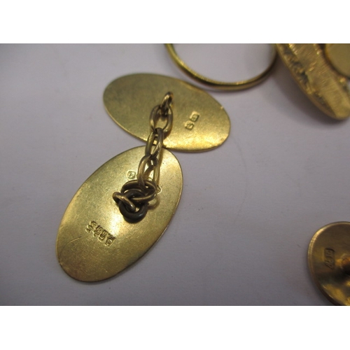 121 - A parcel of gold and yellow metal items, approx. weight of 9ct items 47.7g, approx. weight of 18ct i... 