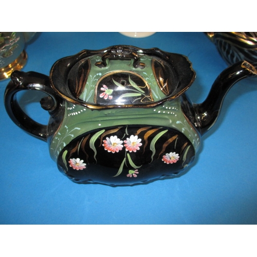 84 - A parcel of collectable teapots, to include a Victorian Jackfield black glazed example, all in good ... 