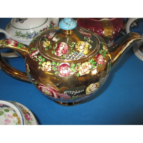 84 - A parcel of collectable teapots, to include a Victorian Jackfield black glazed example, all in good ... 