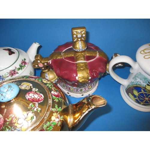 84 - A parcel of collectable teapots, to include a Victorian Jackfield black glazed example, all in good ... 