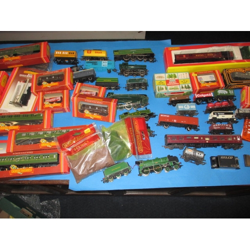 173 - A large quantity of Hornby and other ‘00’ gauge model railway items, to include locos, rolling stock... 